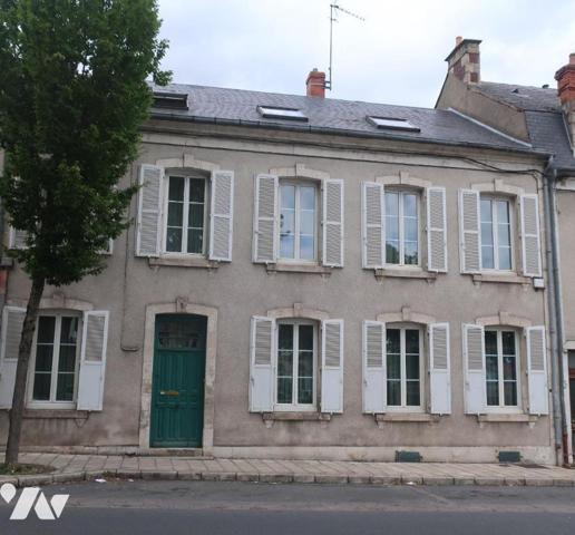 Maison de ville T14 - Caves - Garage - Jardin- 944 m² cadastré.