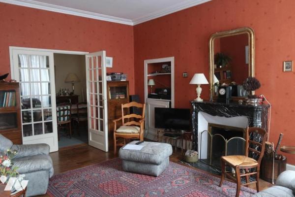 Maison de ville T14 - Caves - Garage - Jardin- 944 m² cadastré.