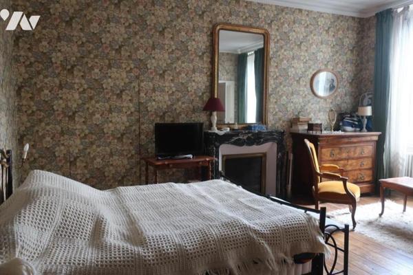 Maison de ville T14 - Caves - Garage - Jardin- 944 m² cadastré.