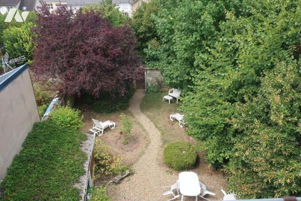 Maison de ville T14 - Caves - Garage - Jardin- 944 m² cadastré.