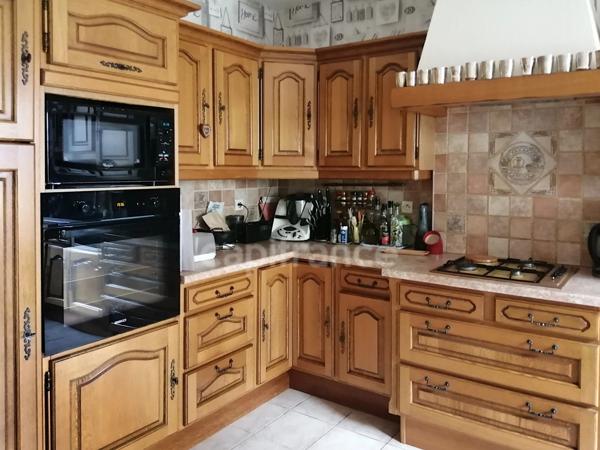 Noyers-sur-Cher (Loir-et-Cher), à vendre LONGERE familiale 7 pièces de 180 m²