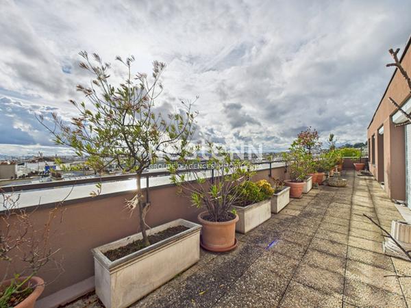 Appartement 143m² avec terrasse, vue Tour Eiffel et Sacré Coeur, PARIS 18
