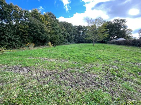 Terrain constructible à Blaison Saint Sulpice d'une superficie de 984m2 à seulement 25 minutes d'Angers de 8 minutes de Brissac-Quincé