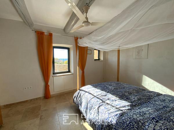 Maison de village lumineuse avec piscine