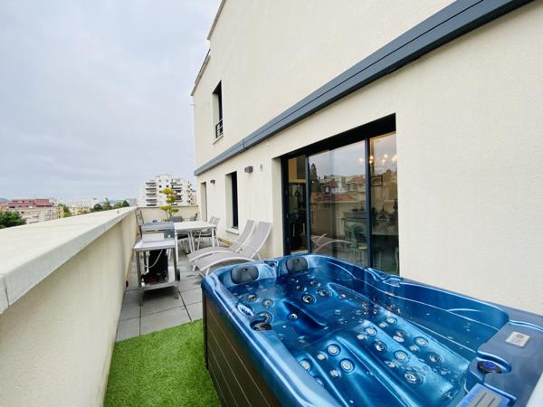 Saint-Étienne (42100) Bien haut-de-gamme dans une coprorpiété récente + terrasse de 35m² et garage fermé - Cours Fauriel