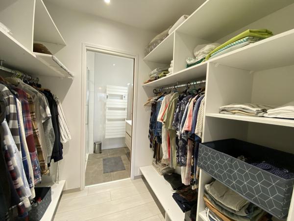 Saint-Étienne (42100) Bien haut-de-gamme dans une coprorpiété récente + terrasse de 35m² et garage fermé - Cours Fauriel