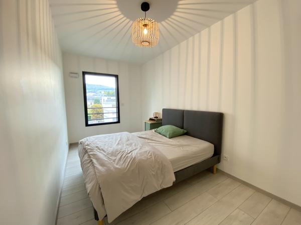 Saint-Étienne (42100) Bien haut-de-gamme dans une coprorpiété récente + terrasse de 35m² et garage fermé - Cours Fauriel