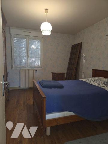 VILLAINES-LA-JUHEL (53), proche commodités, pavillon sur sous-sol de 1989, accessible de plain-...