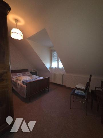 VILLAINES-LA-JUHEL (53), proche commodités, pavillon sur sous-sol de 1989, accessible de plain-...