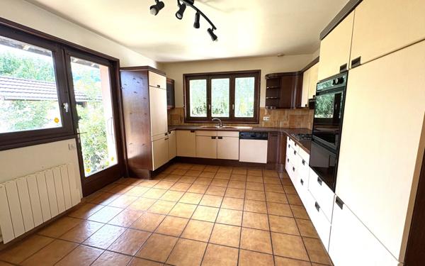 Maison à vendre    5 pièces • 150 m2 Cessy