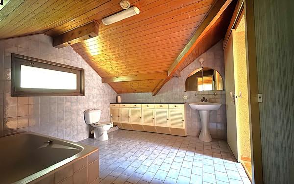 Maison à vendre    5 pièces • 150 m2 Cessy