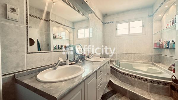 Maison 7 pièces - 215 m²