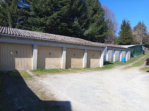 Maison * 14 Pièces * 220 M² * 19340 Merlines * 140 000  €