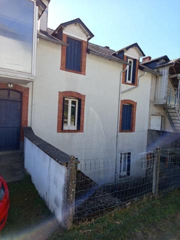 Maison * 14 Pièces * 220 M² * 19340 Merlines * 140 000  €