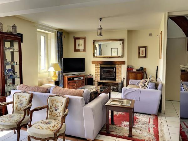 Fermette à Changé avec grande dépendance