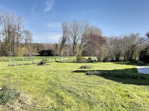 Fermette à Changé avec grande dépendance