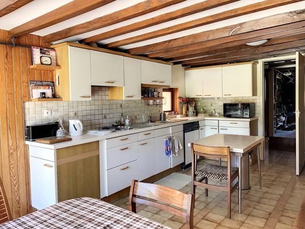 Fermette à Changé avec grande dépendance