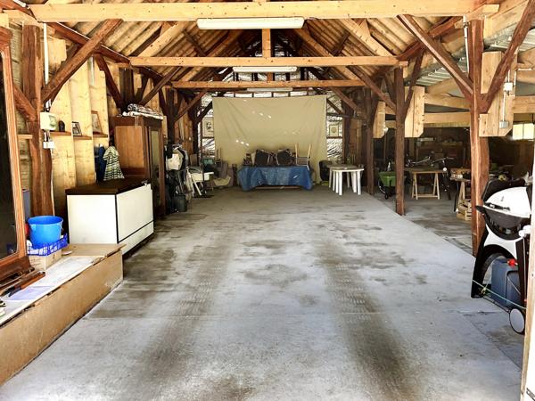 Fermette à Changé avec grande dépendance