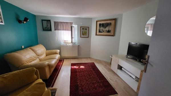 Proche Neuvic  Maison  en pierres rénovée de 175 m² 5 chambres et  dépendances sur parcelle 2800 m2