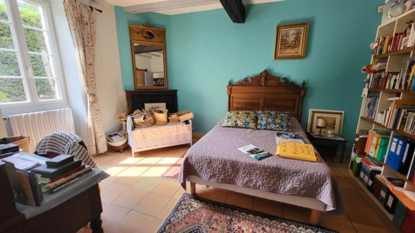 Proche Neuvic  Maison  en pierres rénovée de 175 m² 5 chambres et  dépendances sur parcelle 2800 m2