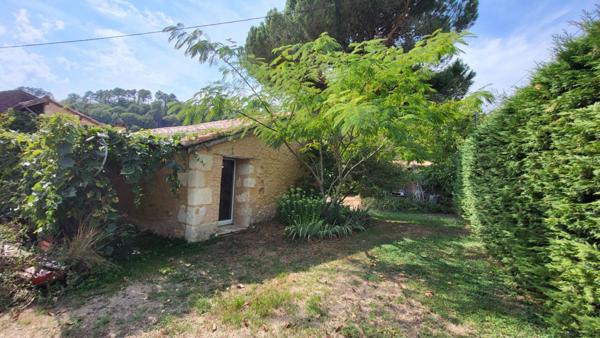 Proche Neuvic  Maison  en pierres rénovée de 175 m² 5 chambres et  dépendances sur parcelle 2800 m2