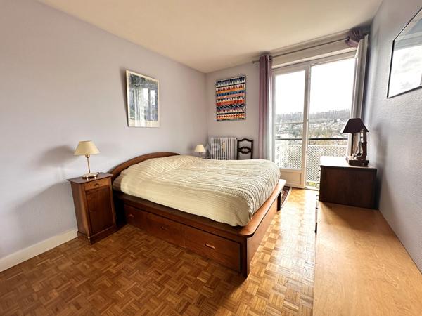 Sèvres - Croix Bosset - En dernier étage 4 pièces avec balcon de 77 m² €450 000 ** - Référence 570-C