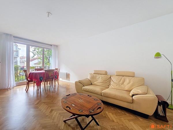 APPARTEMENT DEUX CHAMBRES BALCON CAVE ET PARKING