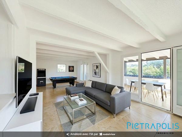 T3 de 104 m² avec cheminée, véranda, balcon, cave et 3 parkings - CROZET – Secteur Villeneuve