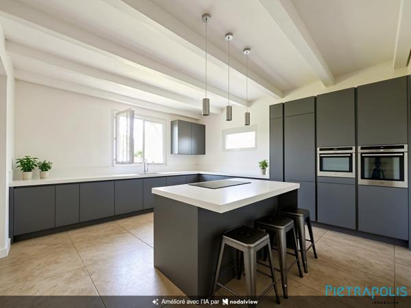 T3 de 104 m² avec cheminée, véranda, balcon, cave et 3 parkings - CROZET – Secteur Villeneuve