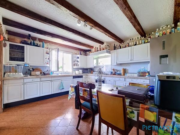 T3 de 104 m² avec cheminée, véranda, balcon, cave et 3 parkings - CROZET – Secteur Villeneuve