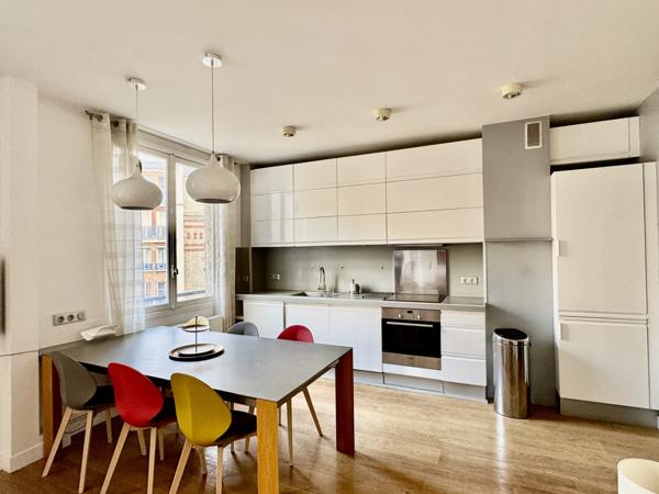 Paris (75016) Paris 16 - Foch/Grande-Armée/Porte Maillot - rue Duret - Étage élevé - 3 pièces sur belle cour - 70 m2 - deux