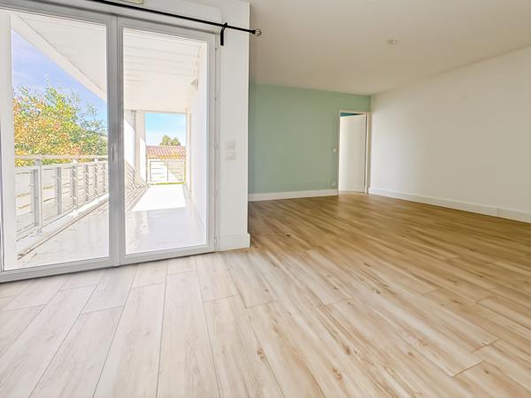 Exclusivité à Bruges : Superbe appartement 2 pièces au dernier étage avec garage