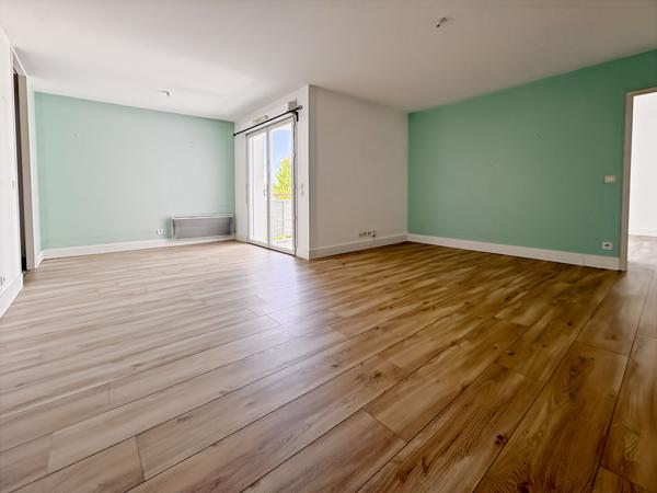 Exclusivité à Bruges : Superbe appartement 2 pièces au dernier étage avec garage