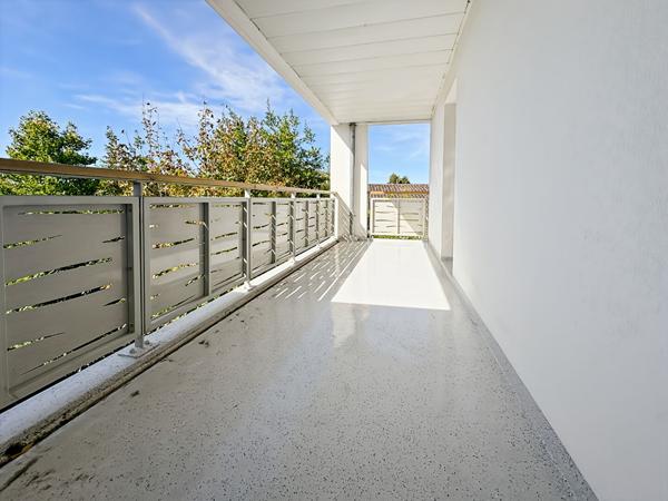 Exclusivité à Bruges : Superbe appartement 2 pièces au dernier étage avec garage