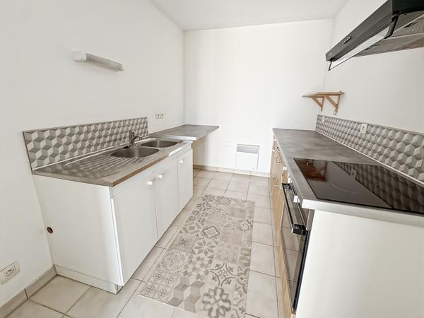 Exclusivité à Bruges : Superbe appartement 2 pièces au dernier étage avec garage