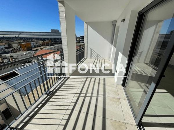 Location Appartement 2 pièces 46.8 m² - 20/26 RUE DU COMMERCE Bordeaux 33000