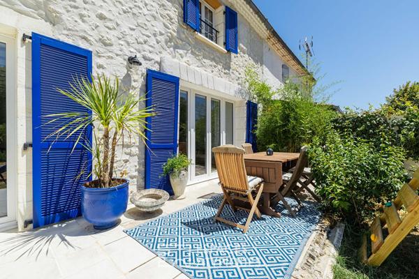 Maison charentaise rénovée avec piscine