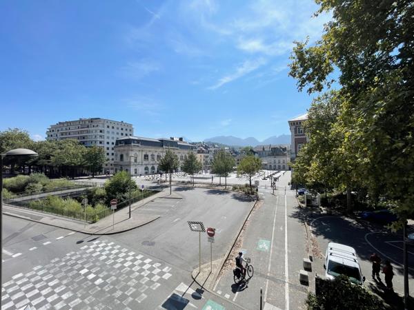 Chambéry (73000) Très grand appartement / Bureaux - 146 m2 - Hyper centre de Chambéry - Idéal pour des professions libérales ou
