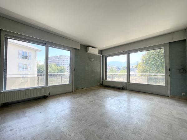 Chambéry (73000) Très grand appartement / Bureaux - 146 m2 - Hyper centre de Chambéry - Idéal pour des professions libérales ou