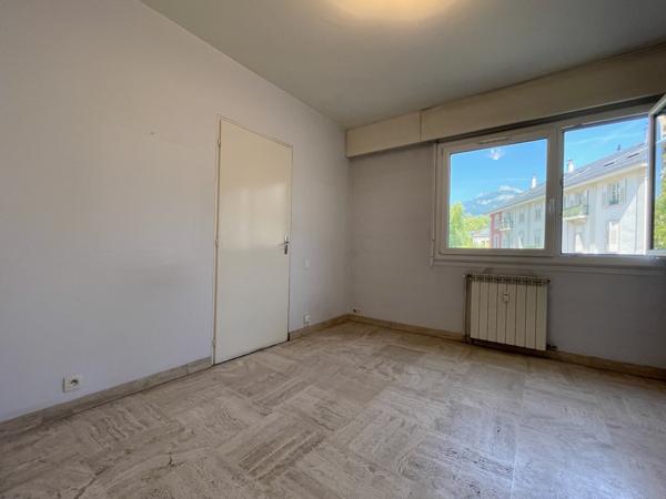 Chambéry (73000) Très grand appartement / Bureaux - 146 m2 - Hyper centre de Chambéry - Idéal pour des professions libérales ou