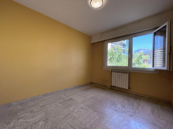 Chambéry (73000) Très grand appartement / Bureaux - 146 m2 - Hyper centre de Chambéry - Idéal pour des professions libérales ou