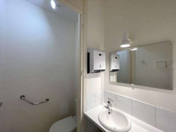 Chambéry (73000) Très grand appartement / Bureaux - 146 m2 - Hyper centre de Chambéry - Idéal pour des professions libérales ou