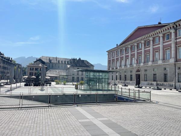 Chambéry (73000) Très grand appartement / Bureaux - 146 m2 - Hyper centre de Chambéry - Idéal pour des professions libérales ou