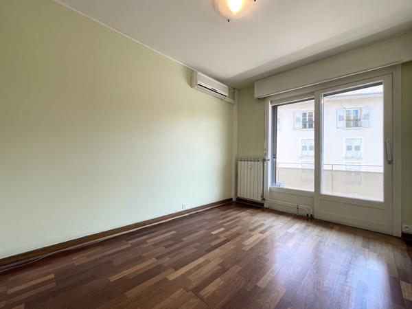 Chambéry (73000) Très grand appartement / Bureaux - 146 m2 - Hyper centre de Chambéry - Idéal pour des professions libérales ou