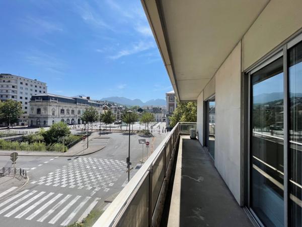 Chambéry (73000) Très grand appartement / Bureaux - 146 m2 - Hyper centre de Chambéry - Idéal pour des professions libérales ou