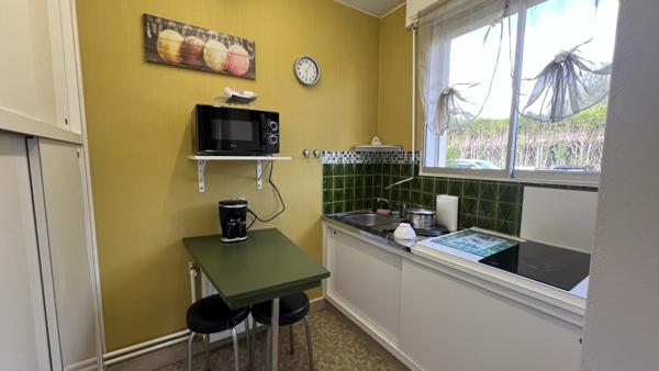 Avallon (89200) Studio intégralement meublé à louer – Avallon, proche de toutes commodités