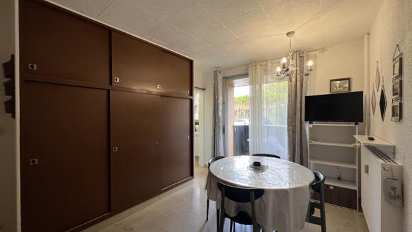 Avallon (89200) Studio intégralement meublé à louer – Avallon, proche de toutes commodités