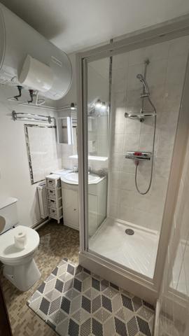 Avallon (89200) Studio intégralement meublé à louer – Avallon, proche de toutes commodités