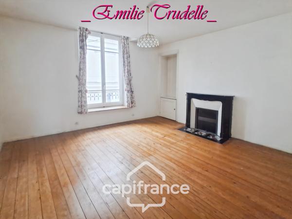 Maison à vendre 5 pièces (72) 125 m² -3/5 chambres – jardin clos 300 m² – dépendances – Saint-Calais