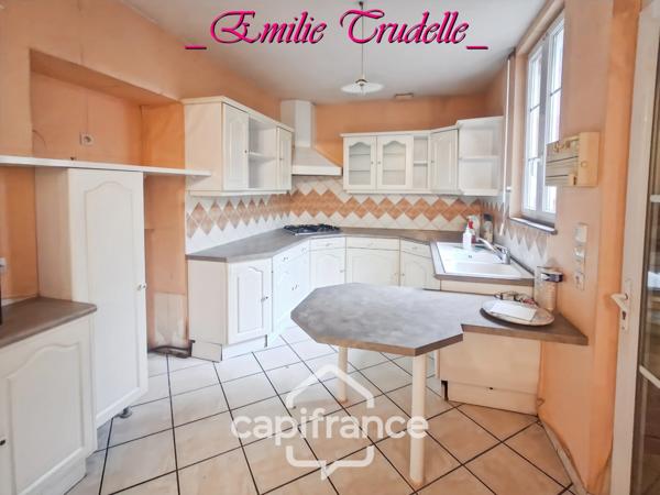 Maison à vendre 5 pièces (72) 125 m² -3/5 chambres – jardin clos 300 m² – dépendances – Saint-Calais